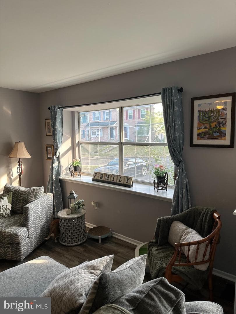 328 Lexington Road photo 4