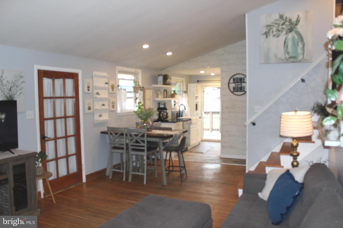 95 Ivy Lane photo 2