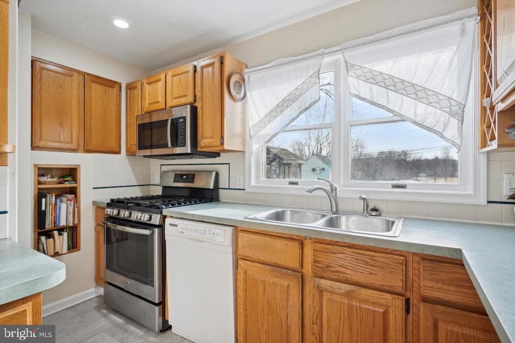 2042 Wharton Road photo 10