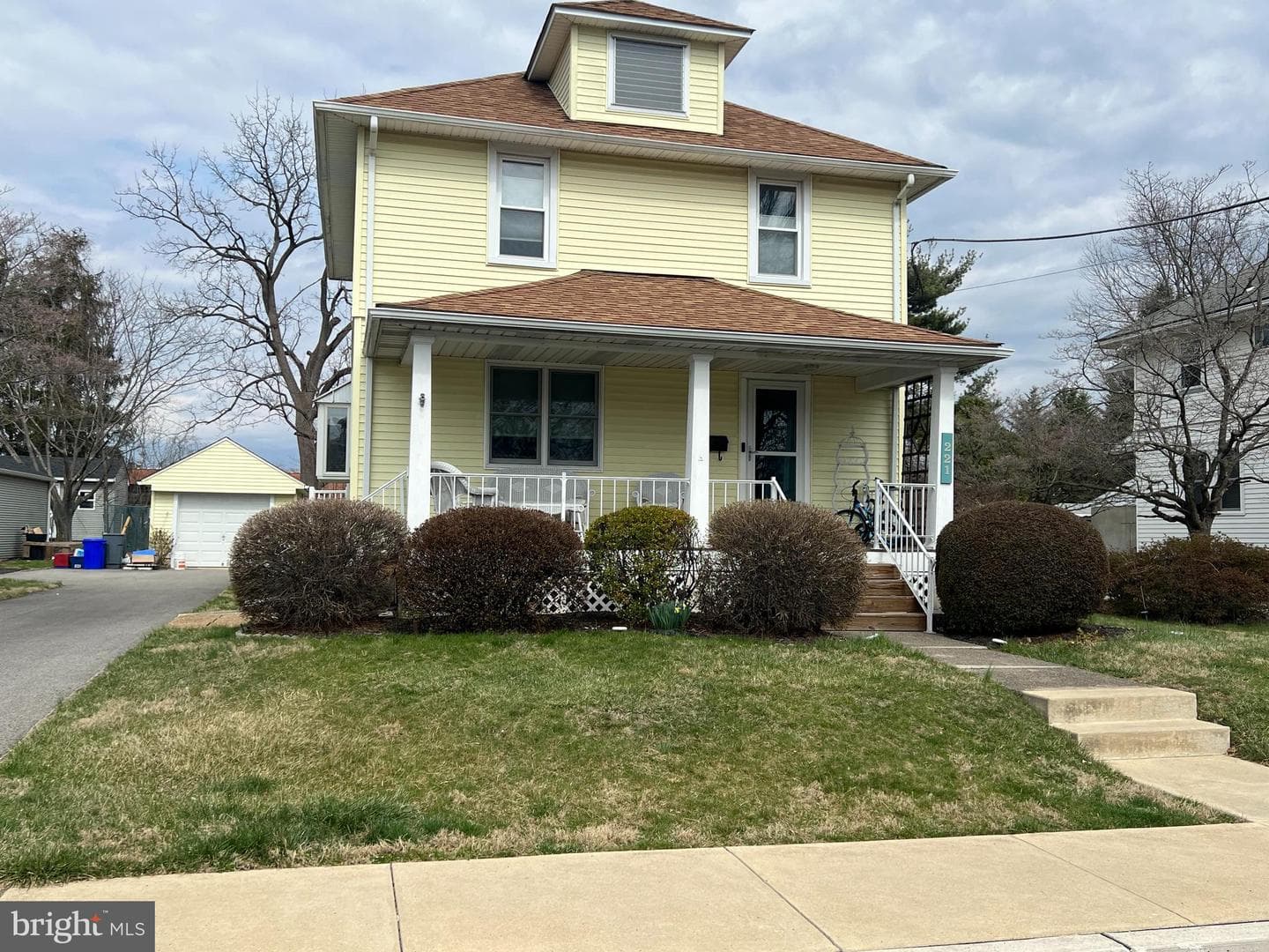 221 E Monument Avenue photo 2