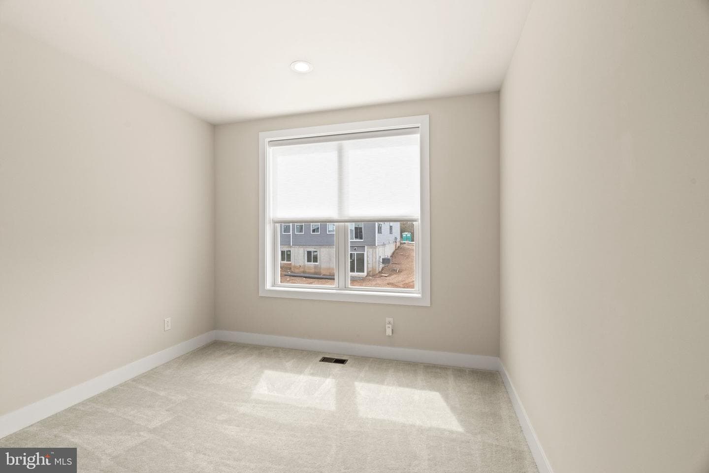 407 E Chestnut Way photo 18