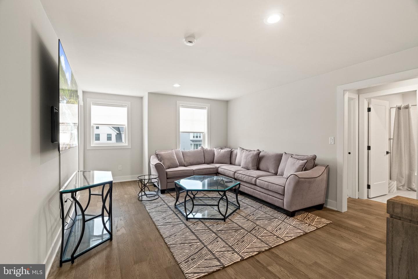 407 E Chestnut Way photo 30