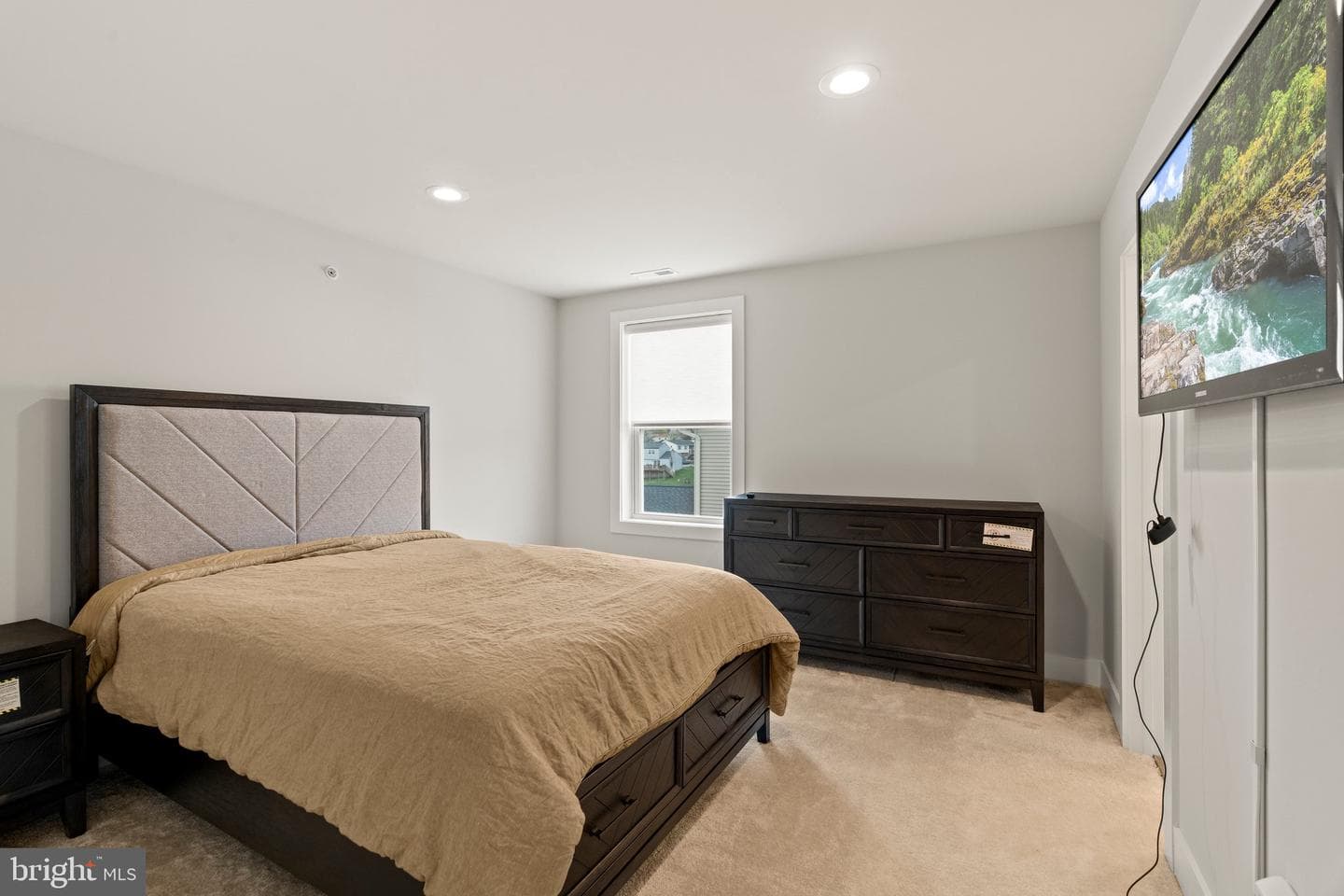 407 E Chestnut Way photo 39