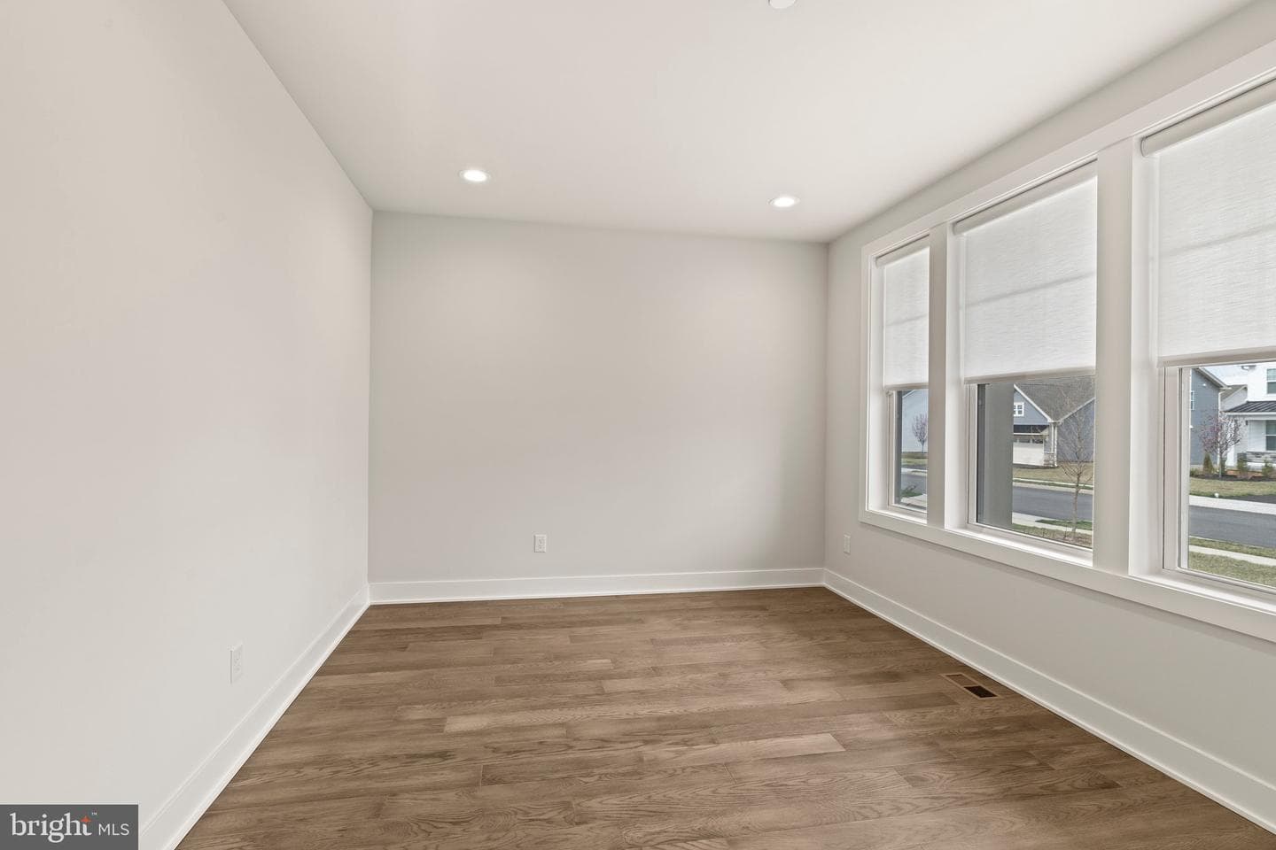 407 E Chestnut Way photo 4