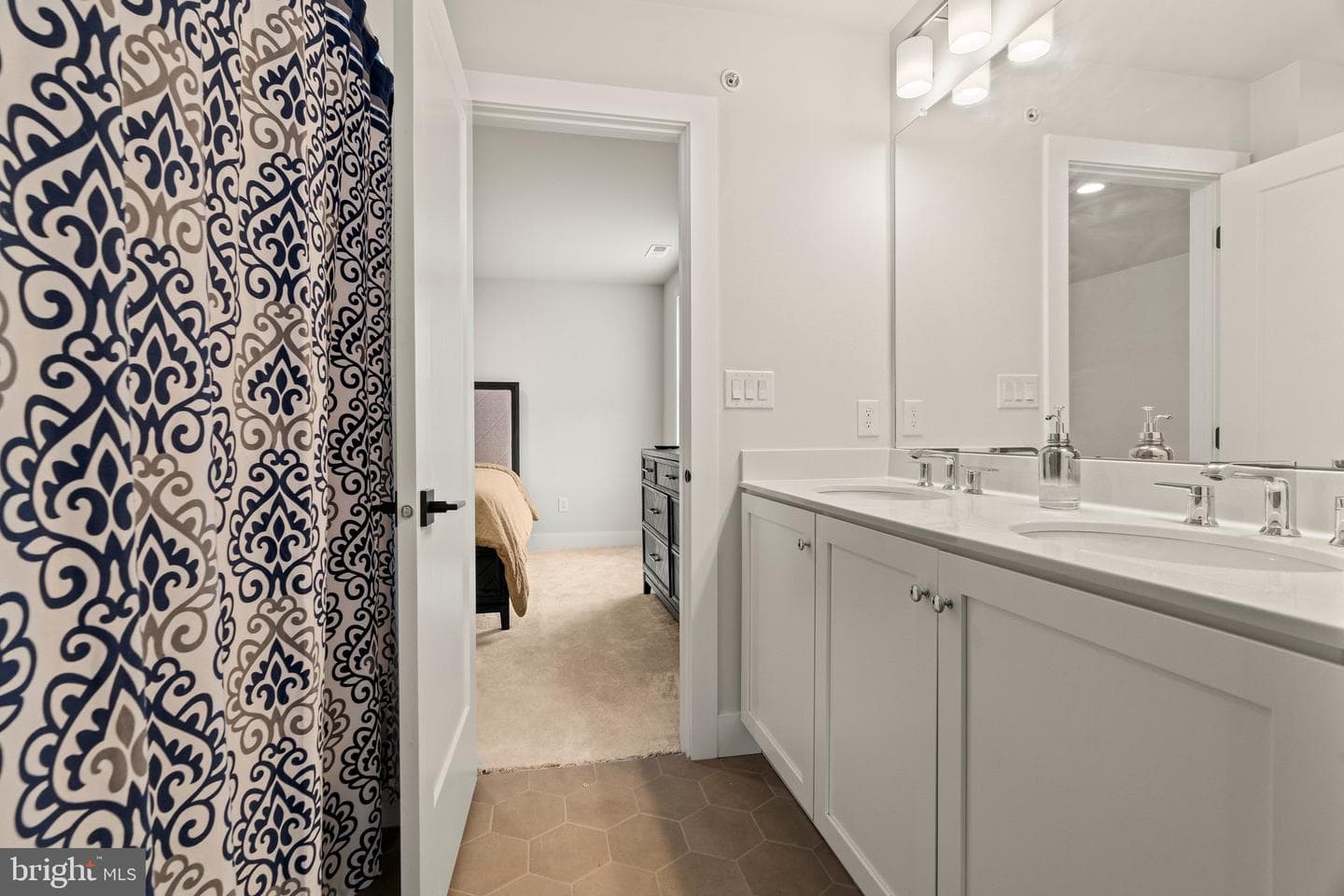 407 E Chestnut Way photo 42