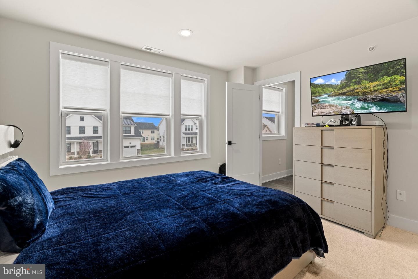 407 E Chestnut Way photo 44