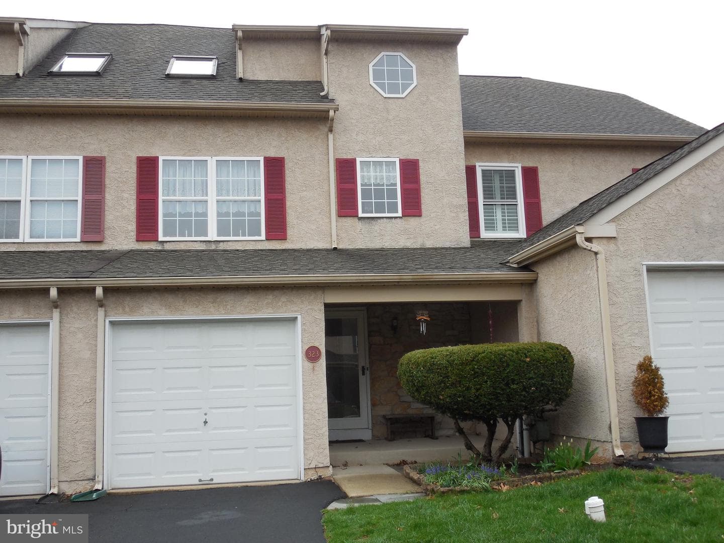 323 Parkview Drive photo 1