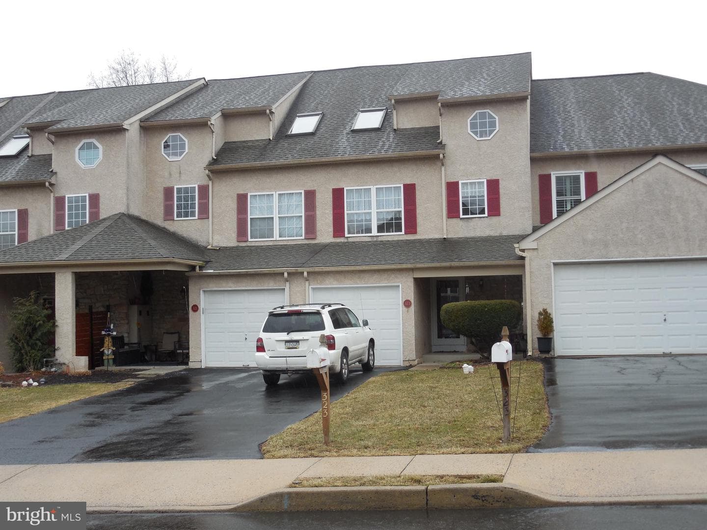 323 Parkview Drive photo 2