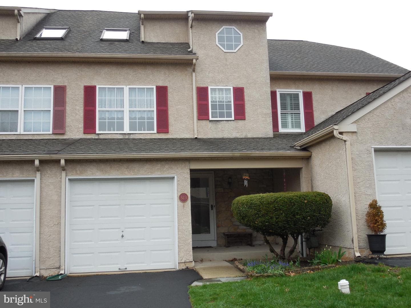 323 Parkview Drive photo 3