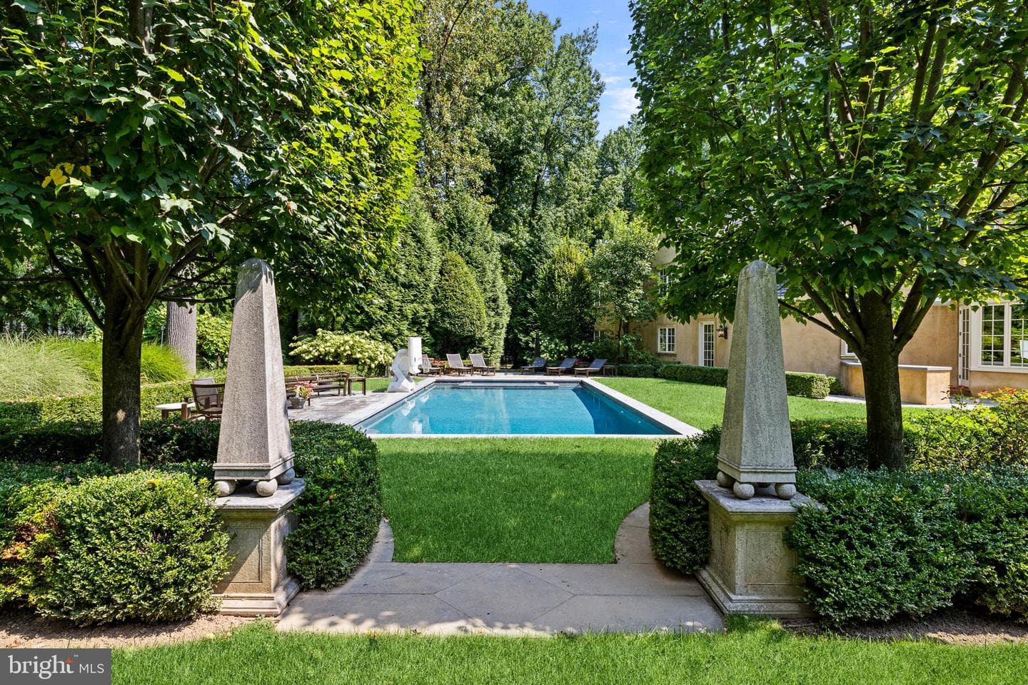 726 John Barry Drive photo 4