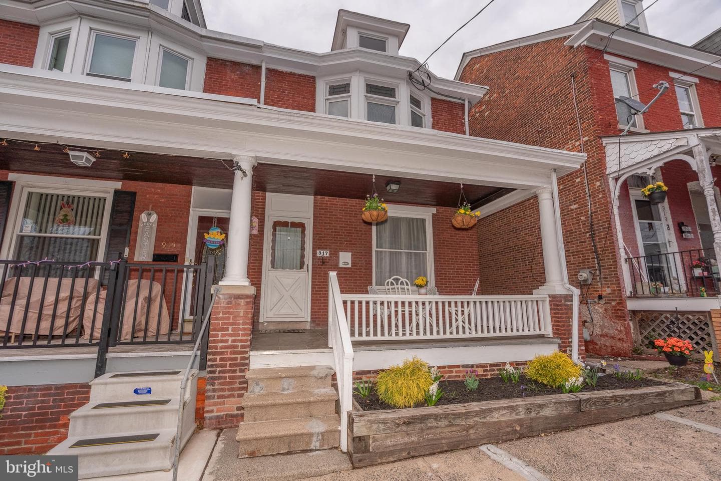 917 Queen Street photo 1
