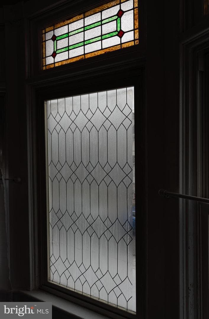 917 Queen Street photo 16