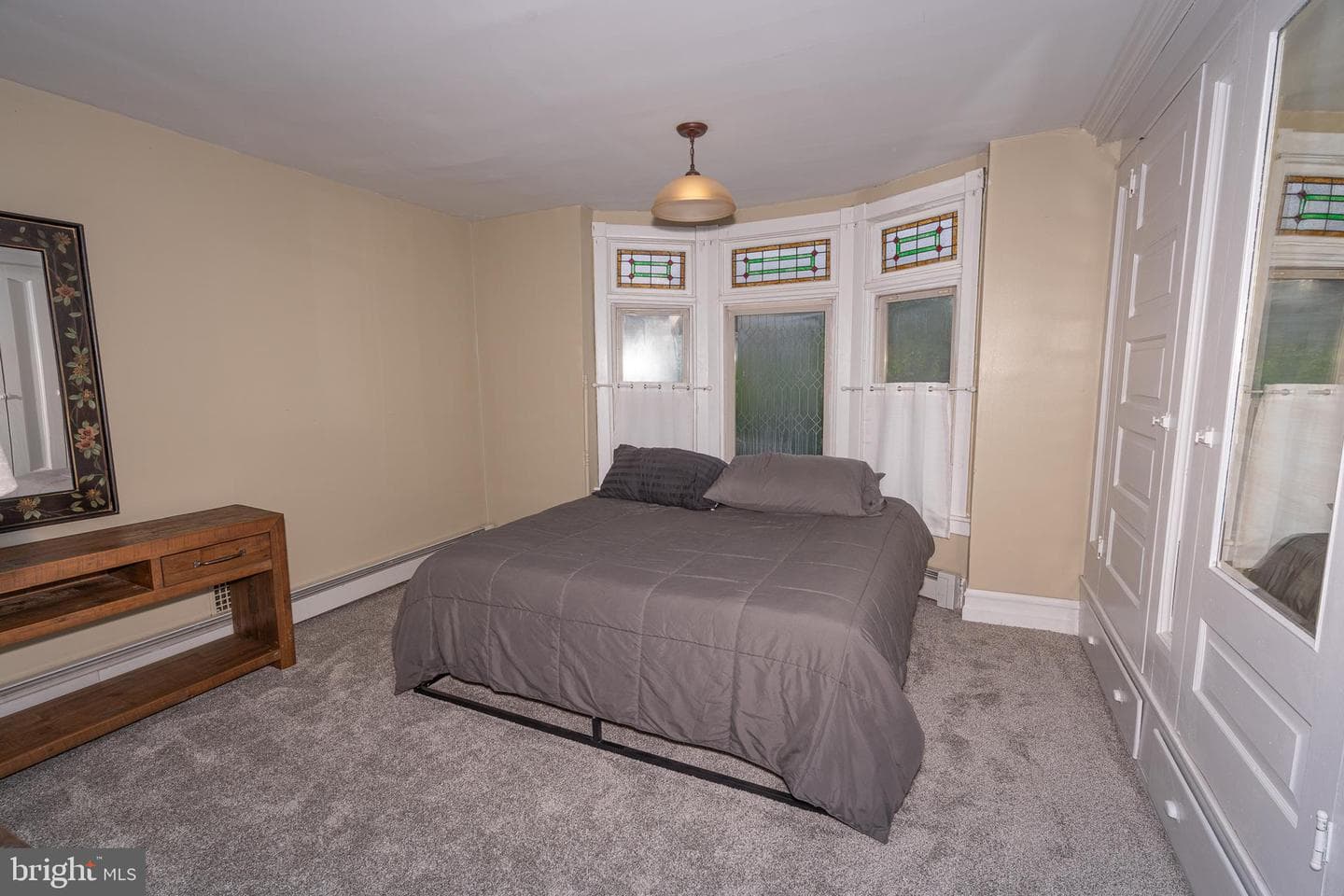 917 Queen Street photo 17