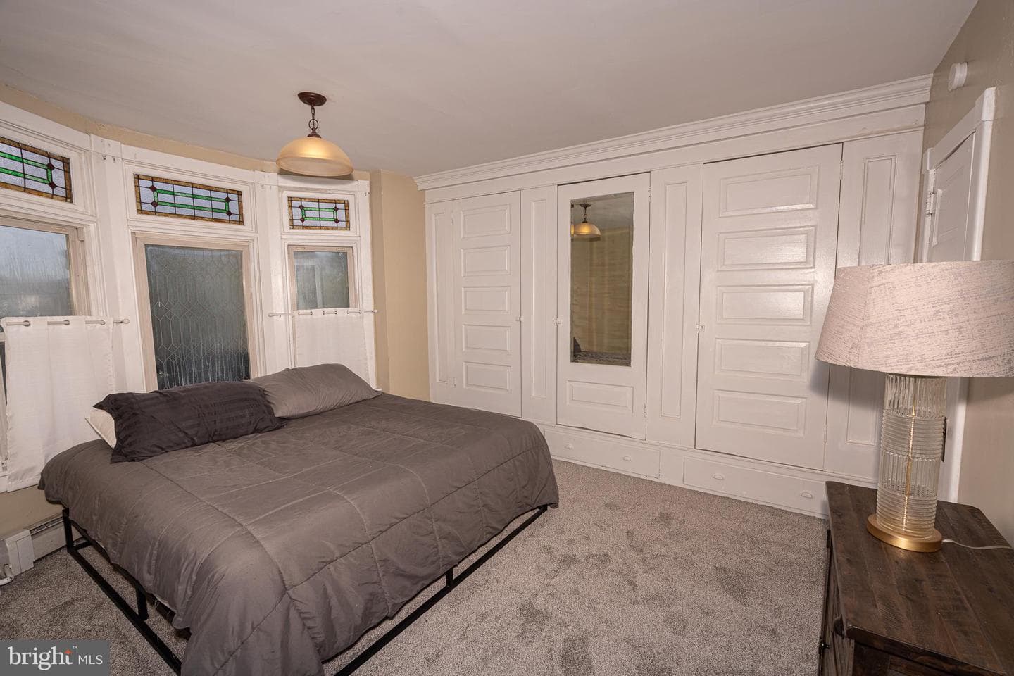 917 Queen Street photo 18