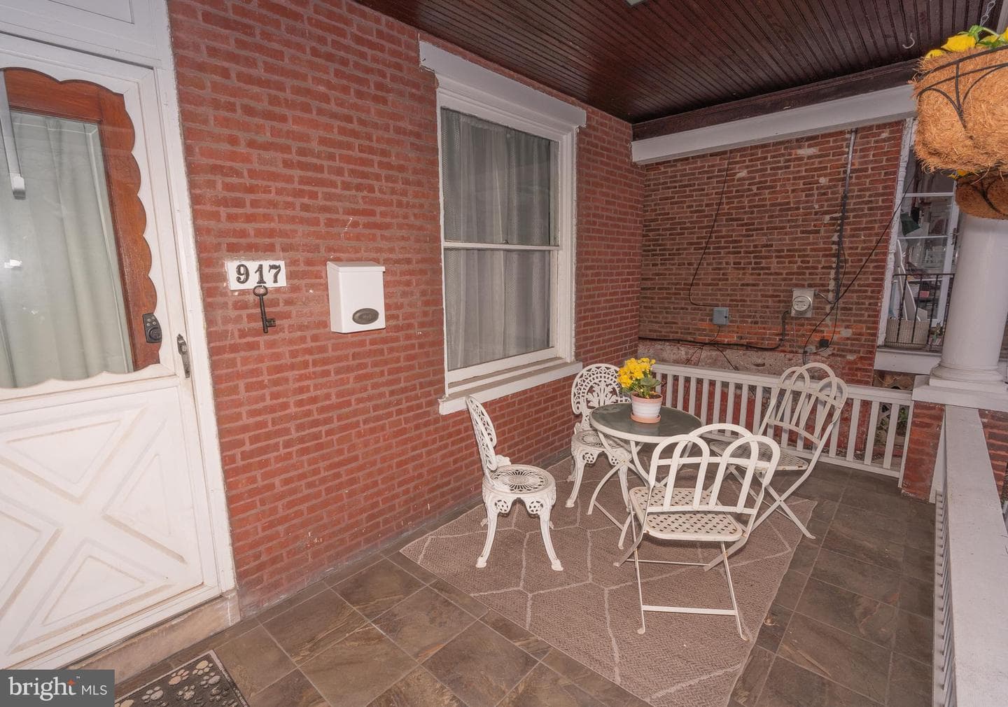 917 Queen Street photo 35