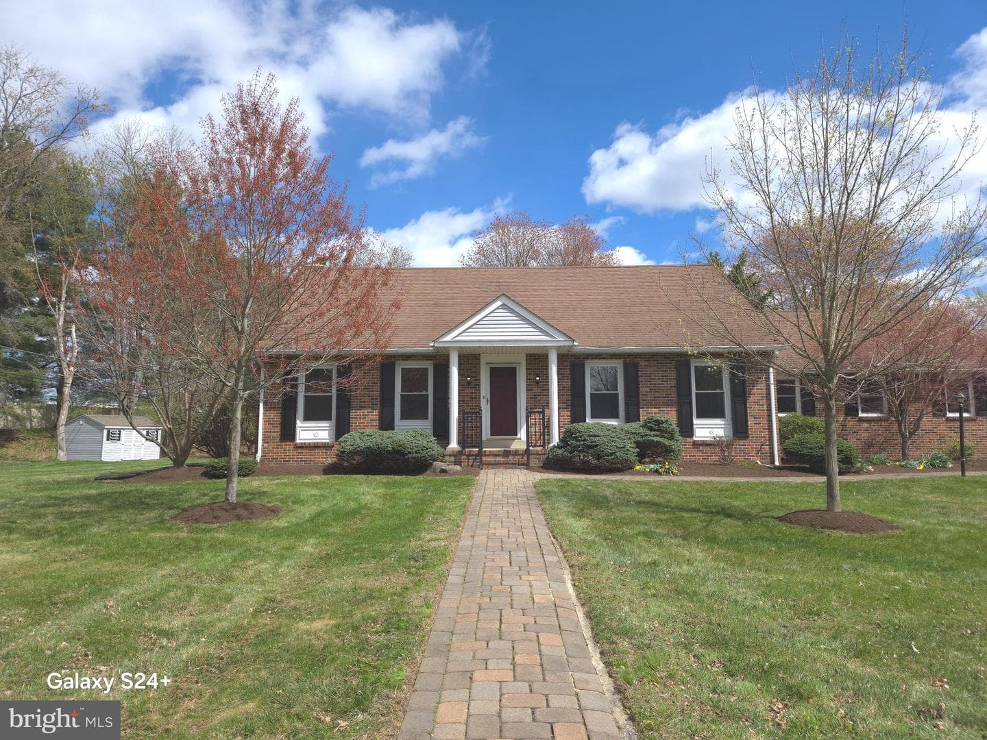 126 Crestwood Drive photo 2