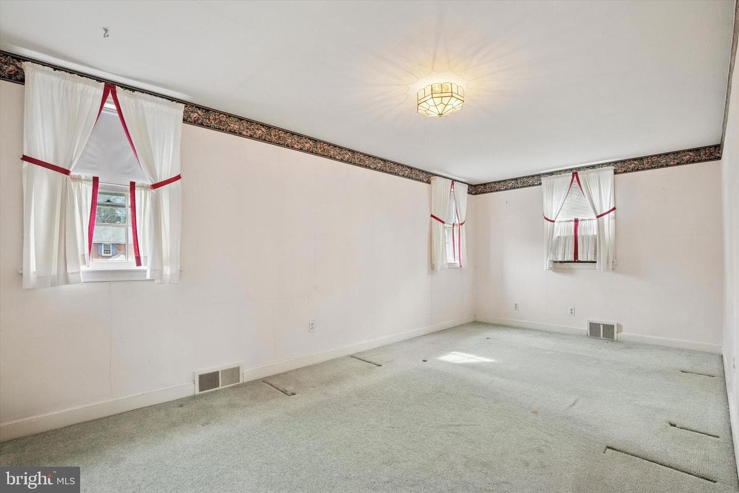 513 Kingston Road photo 9