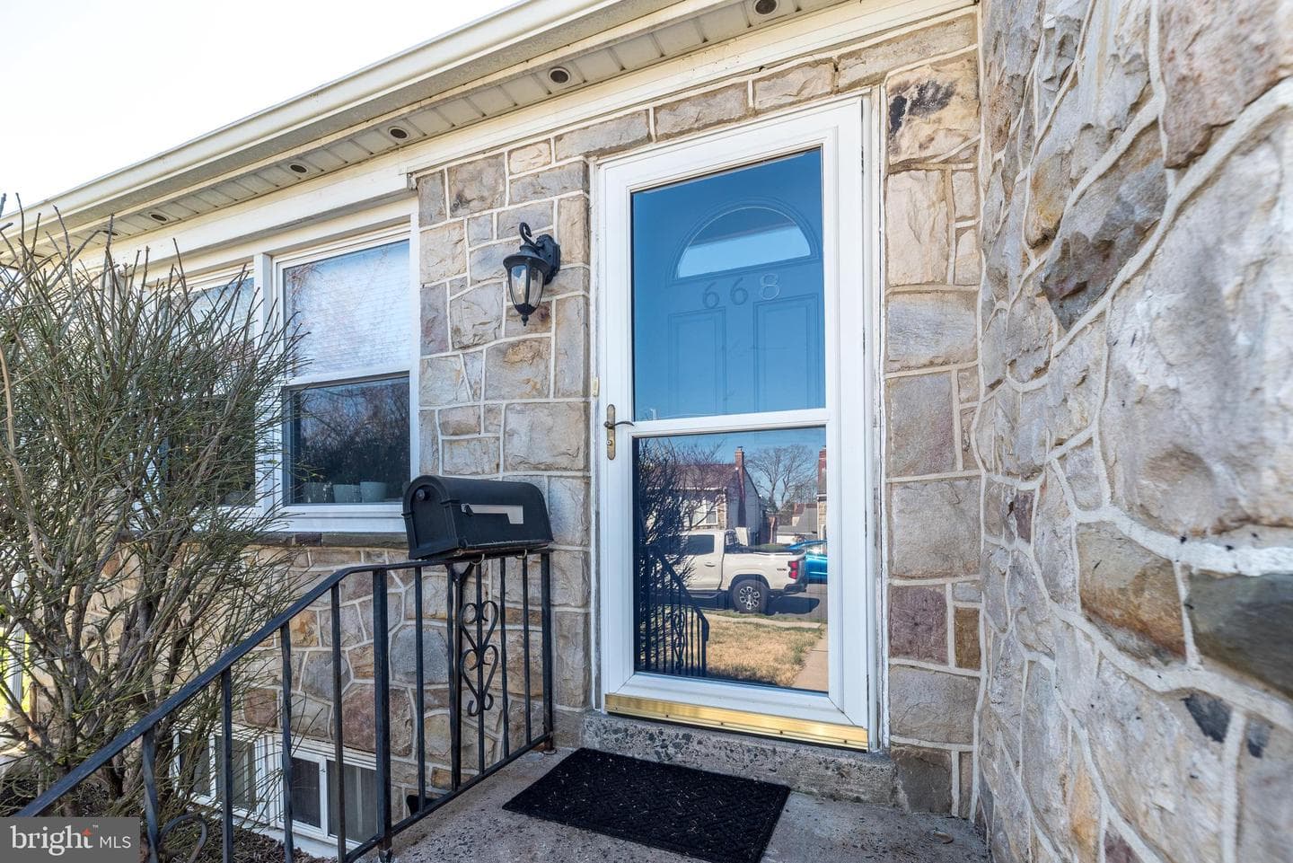 668 Oakdale Avenue photo 4