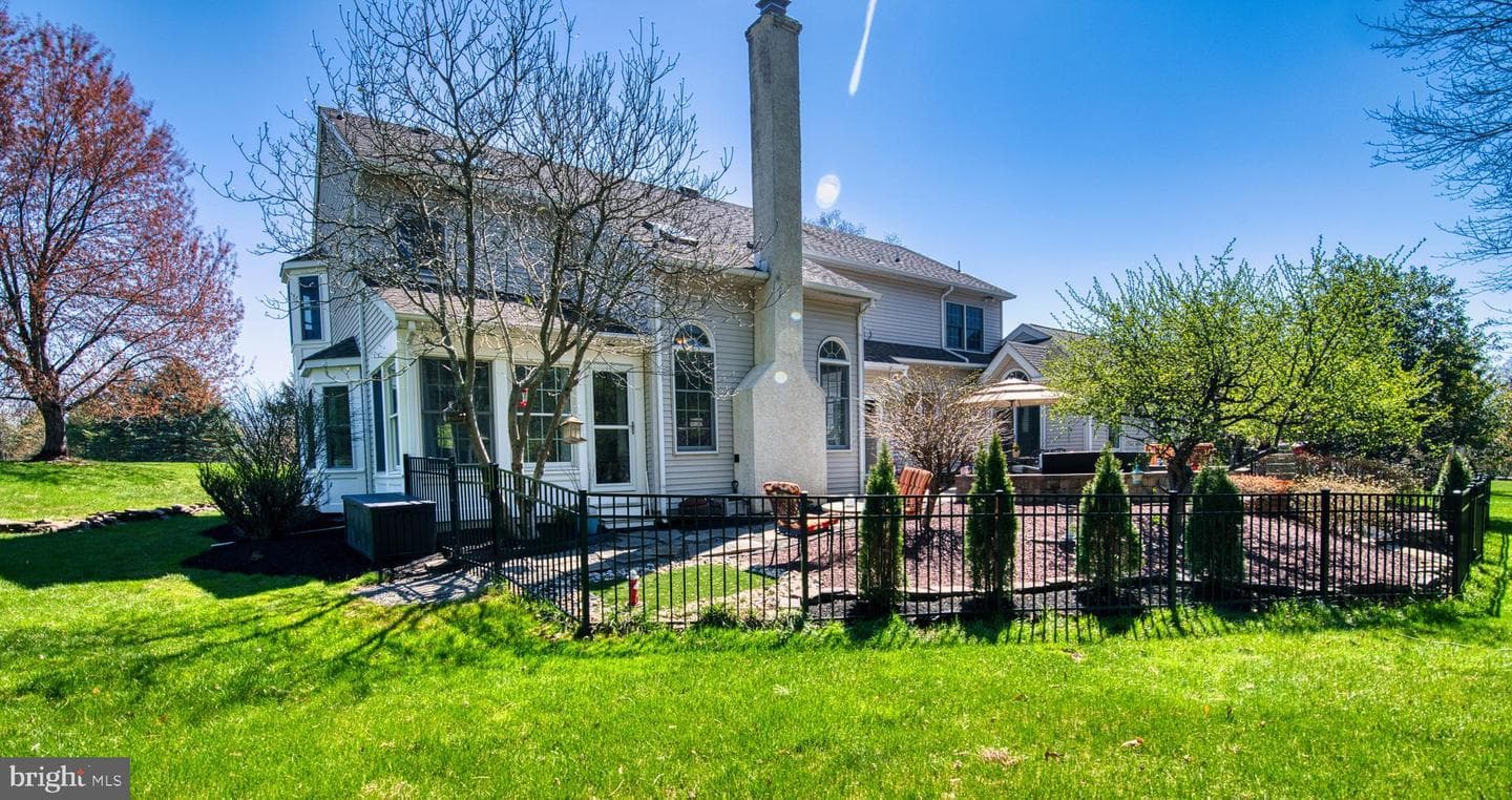 102 Muirfield Drive photo 2