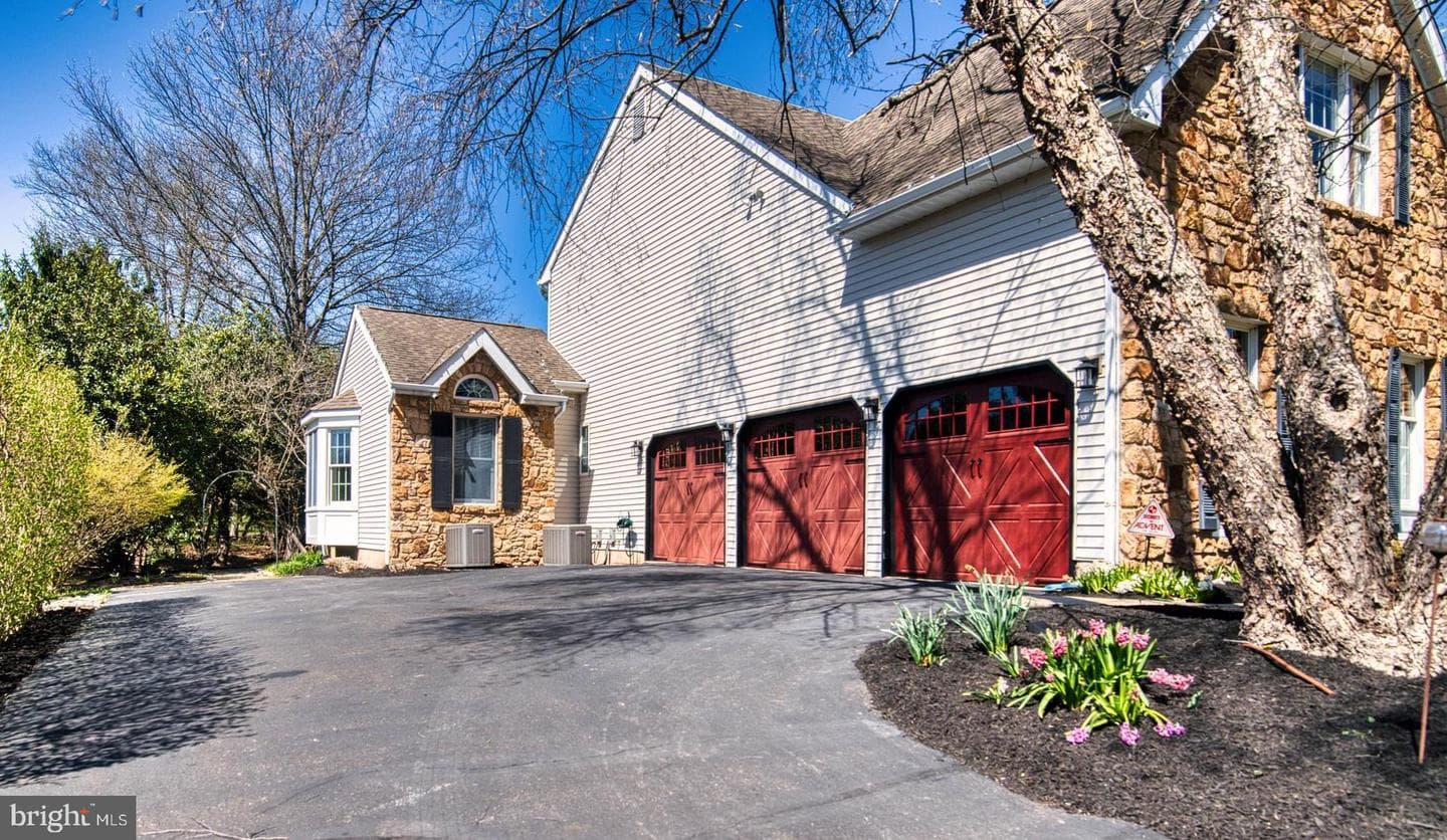 102 Muirfield Drive photo 3