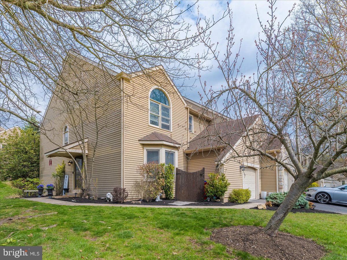1132 Keats Court photo 2