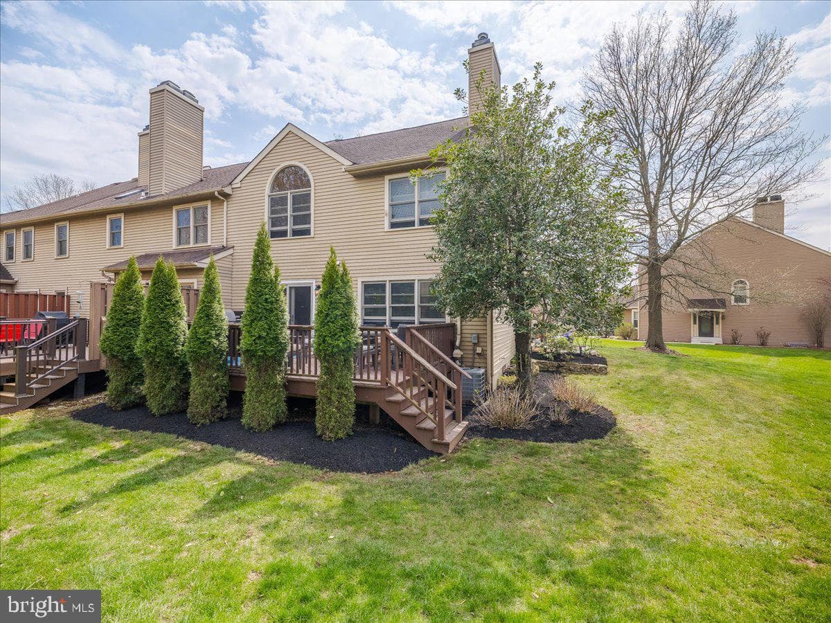 1132 Keats Court photo 4