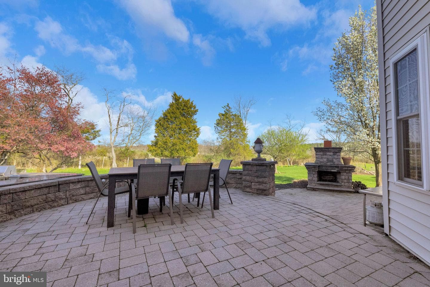 838 Mountain Top Drive photo 2