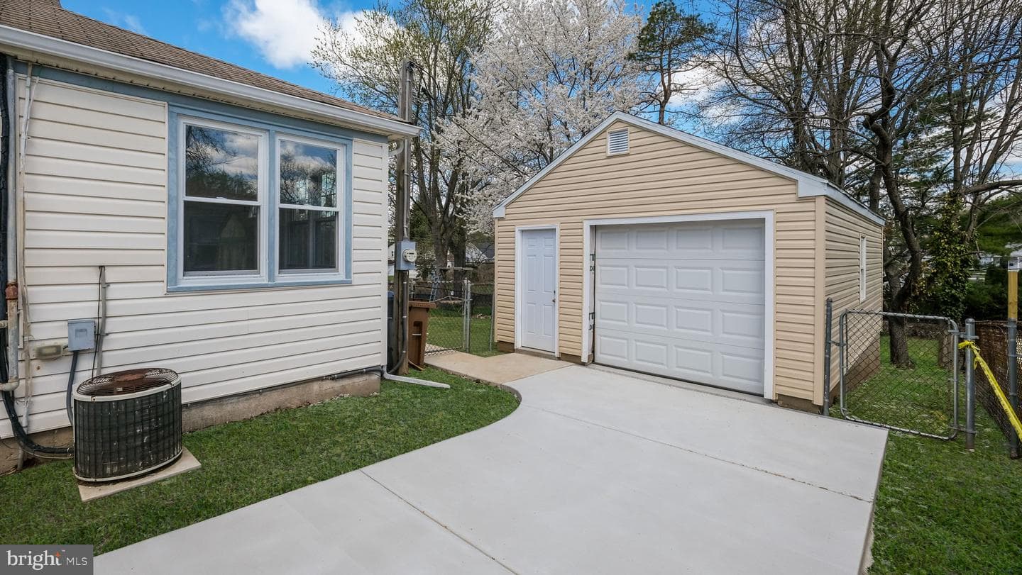 2633 Barnes Avenue photo 19