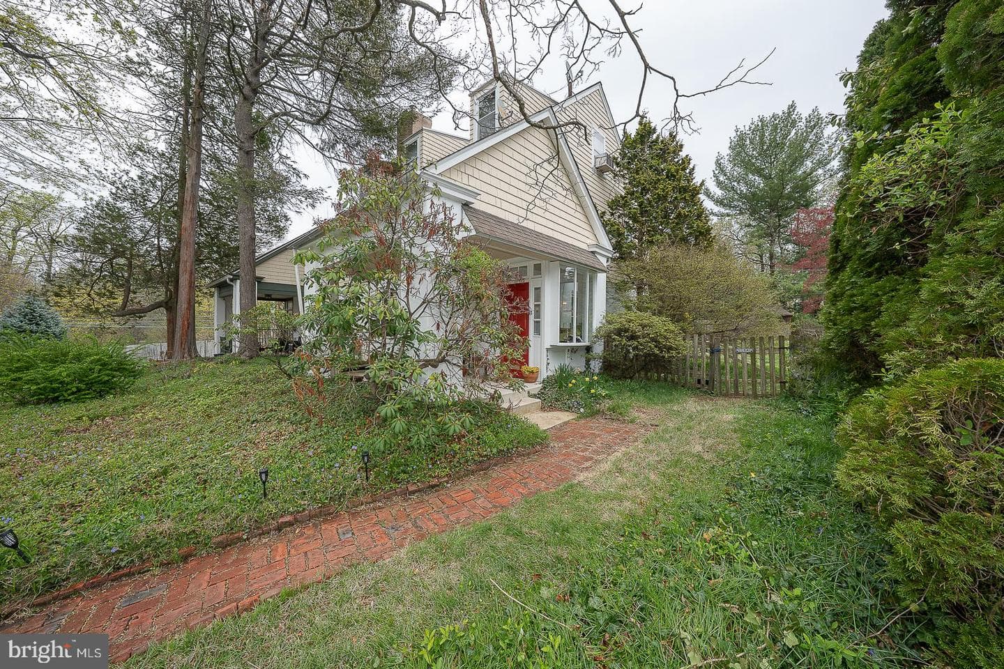 698 Beacom Lane photo 2