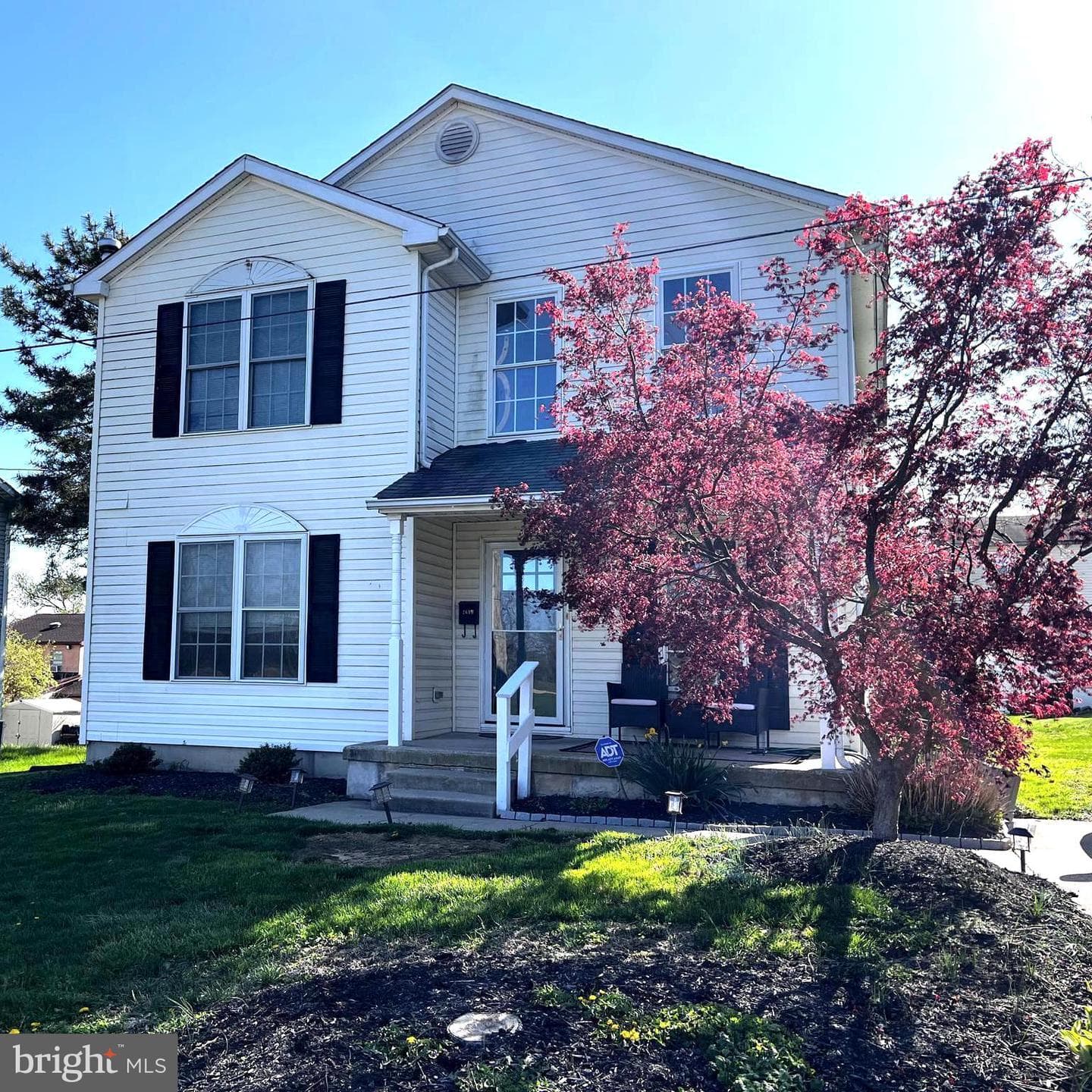 2610 Dumont Avenue photo 2