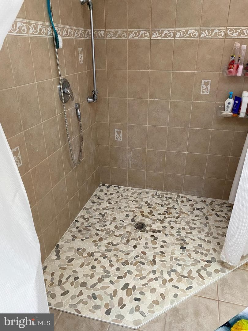 33 Longwood Court E photo 10