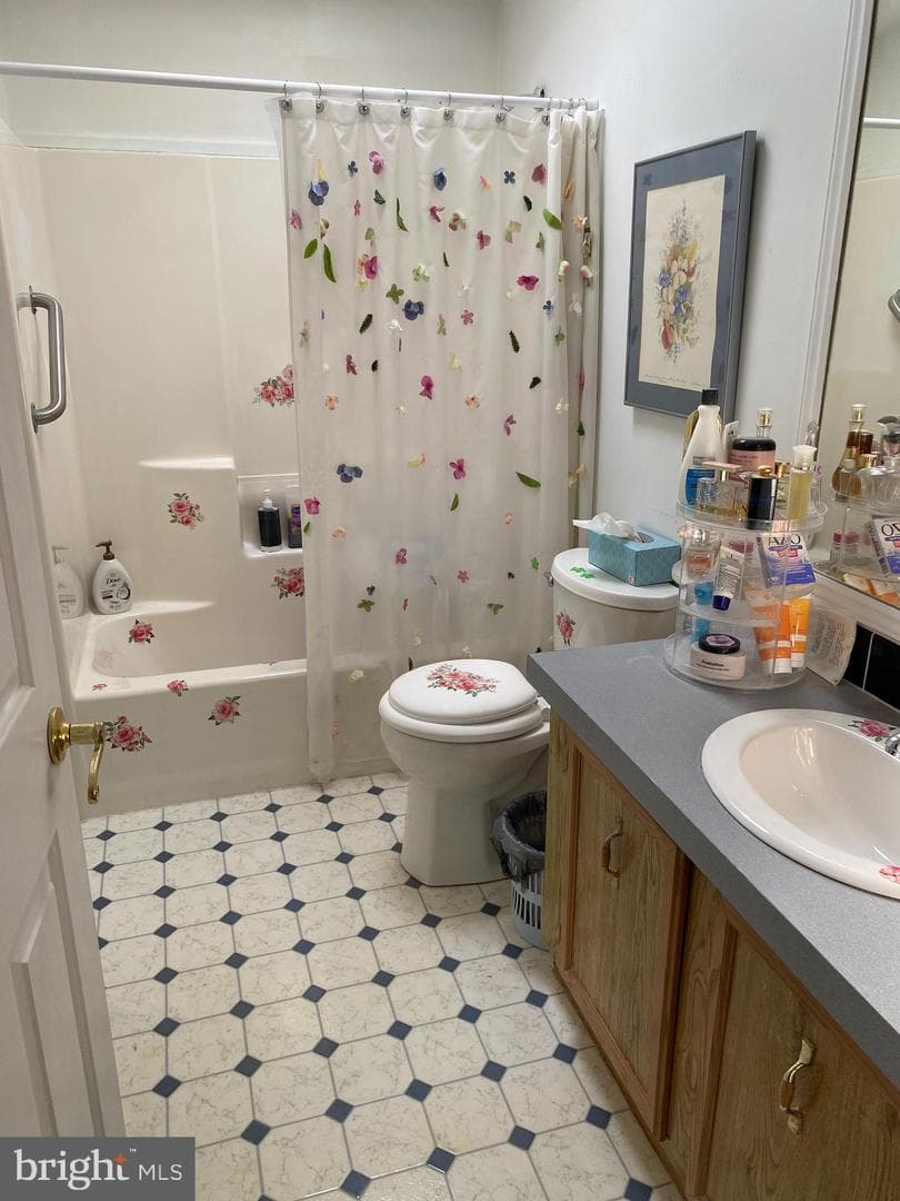 33 Longwood Court E photo 13