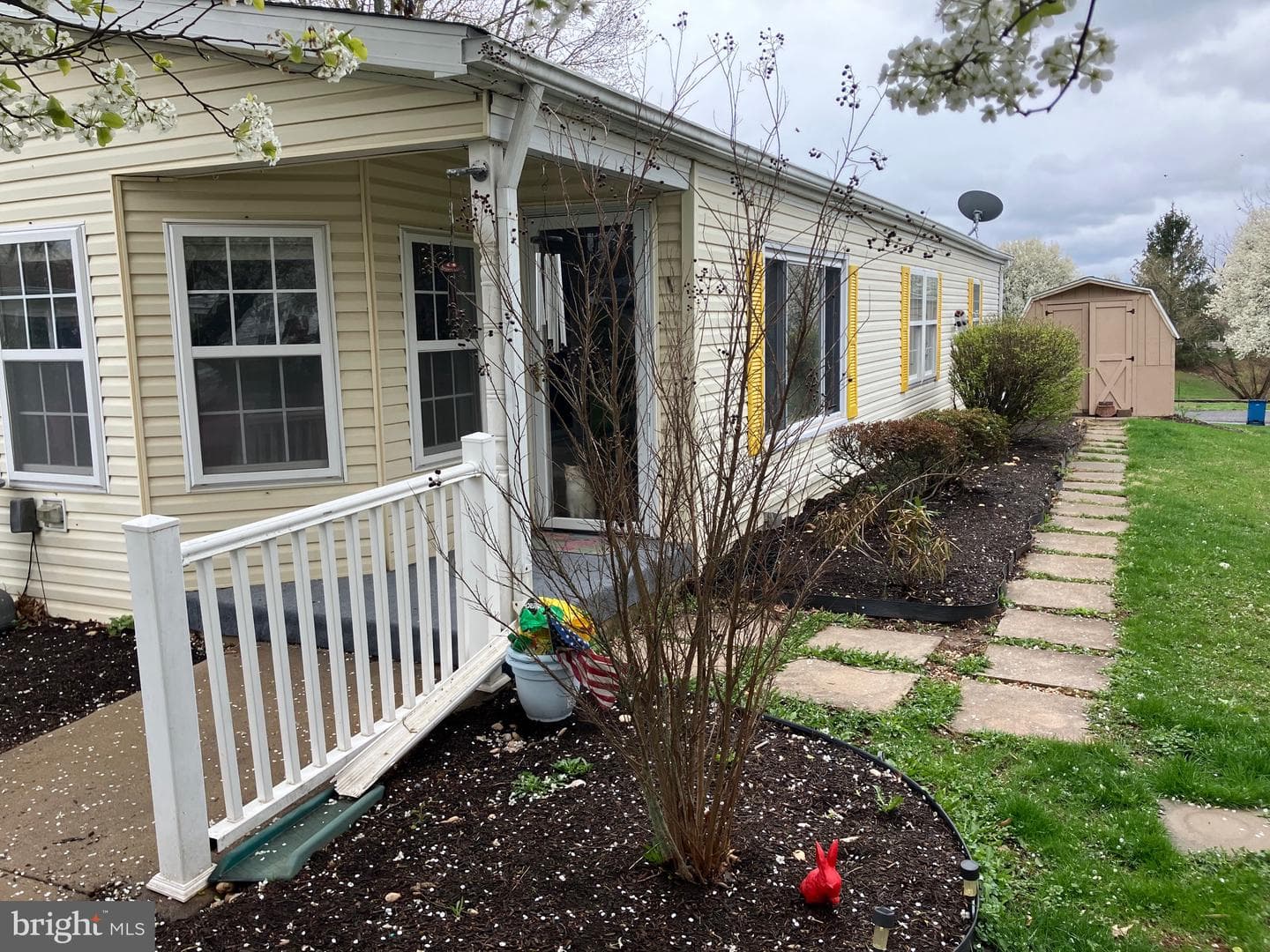 33 Longwood Court E photo 2