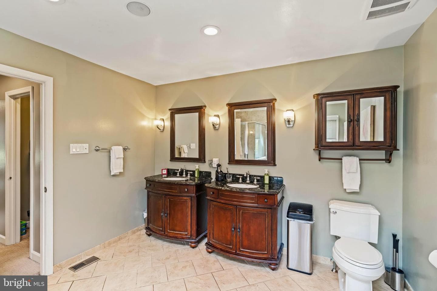 290 Ridings Way photo 31