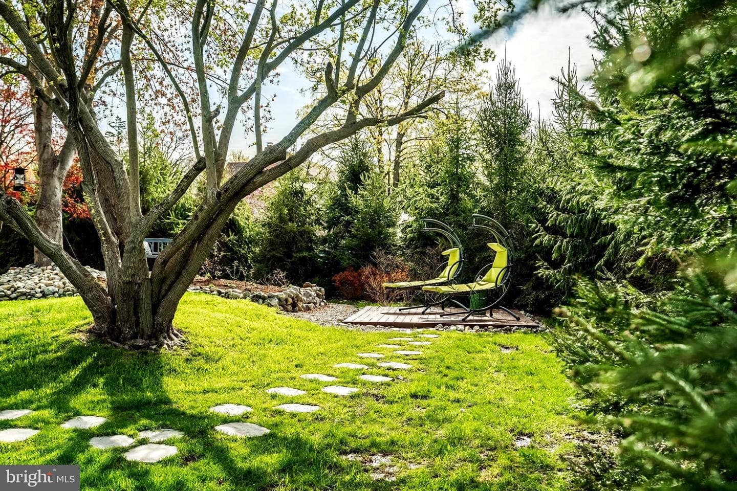 290 Ridings Way photo 9