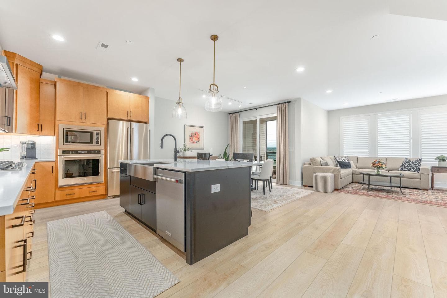 913 Laurens Alley photo 1