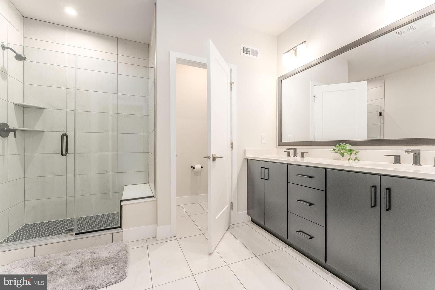 913 Laurens Alley photo 28