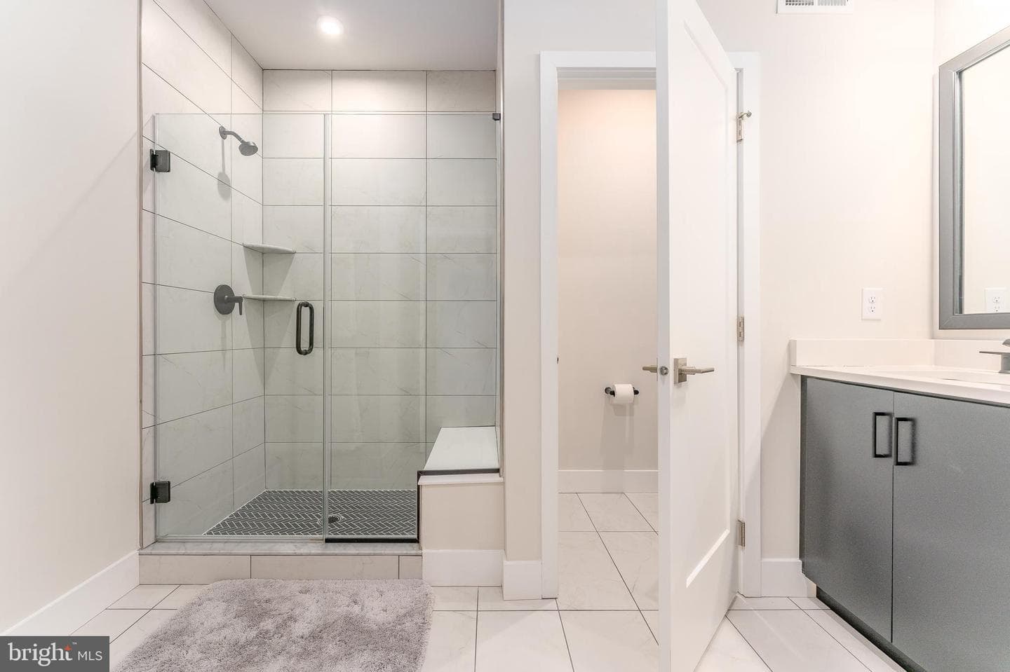 913 Laurens Alley photo 29