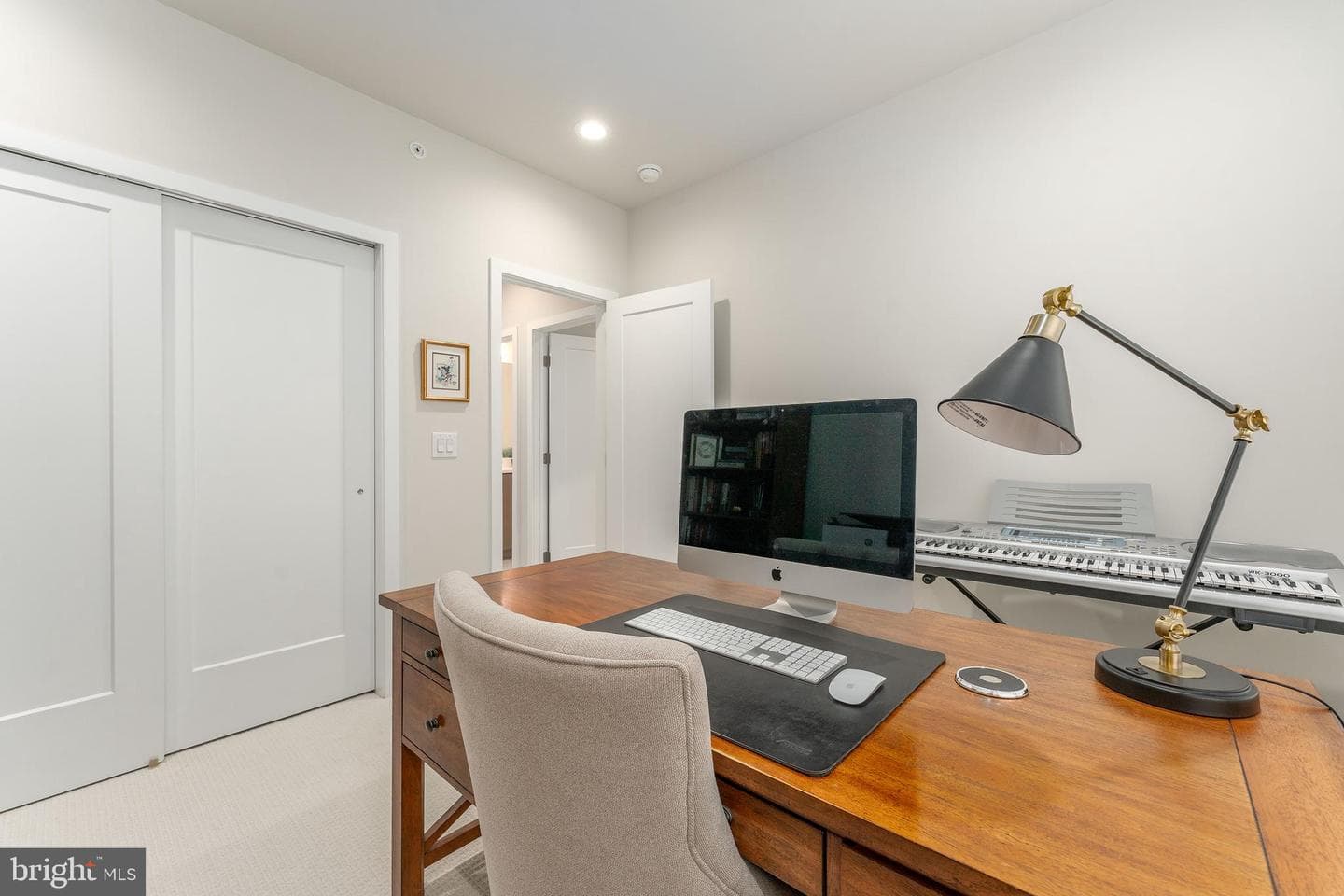 913 Laurens Alley photo 32