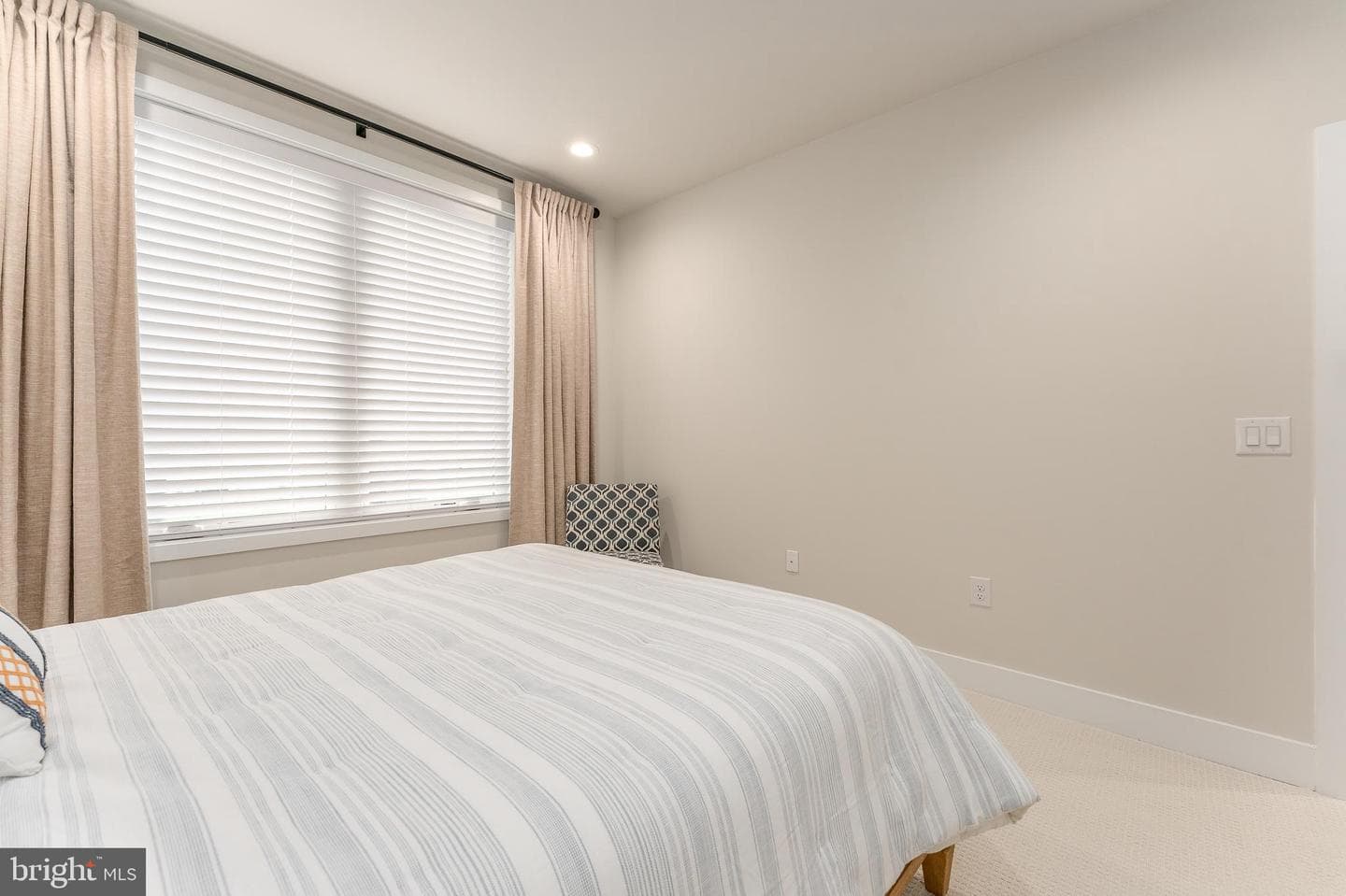 913 Laurens Alley photo 34