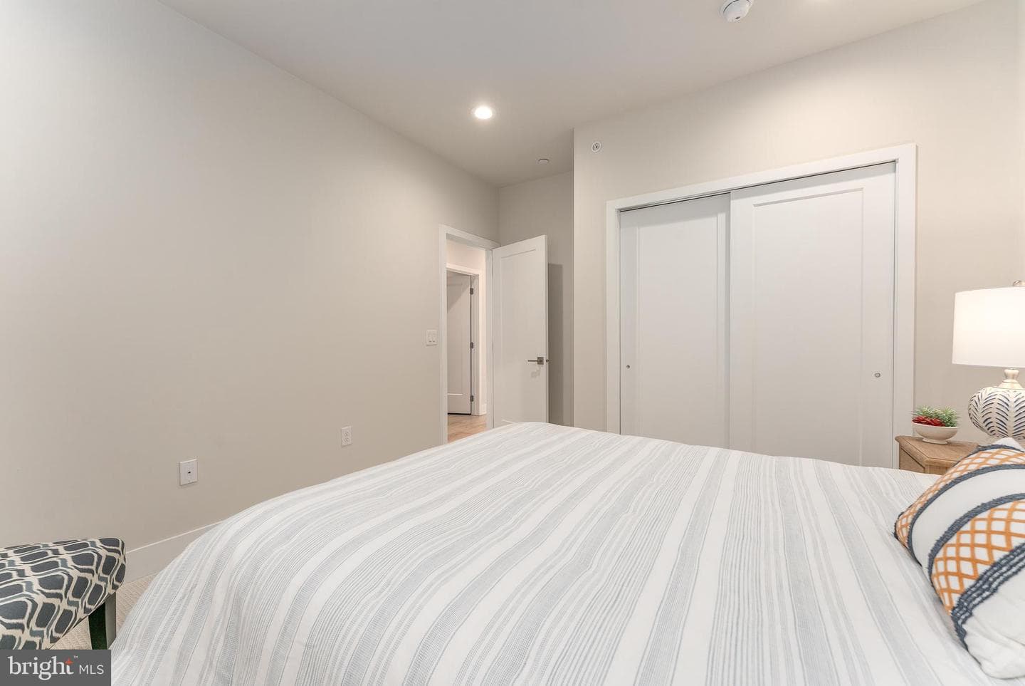 913 Laurens Alley photo 35