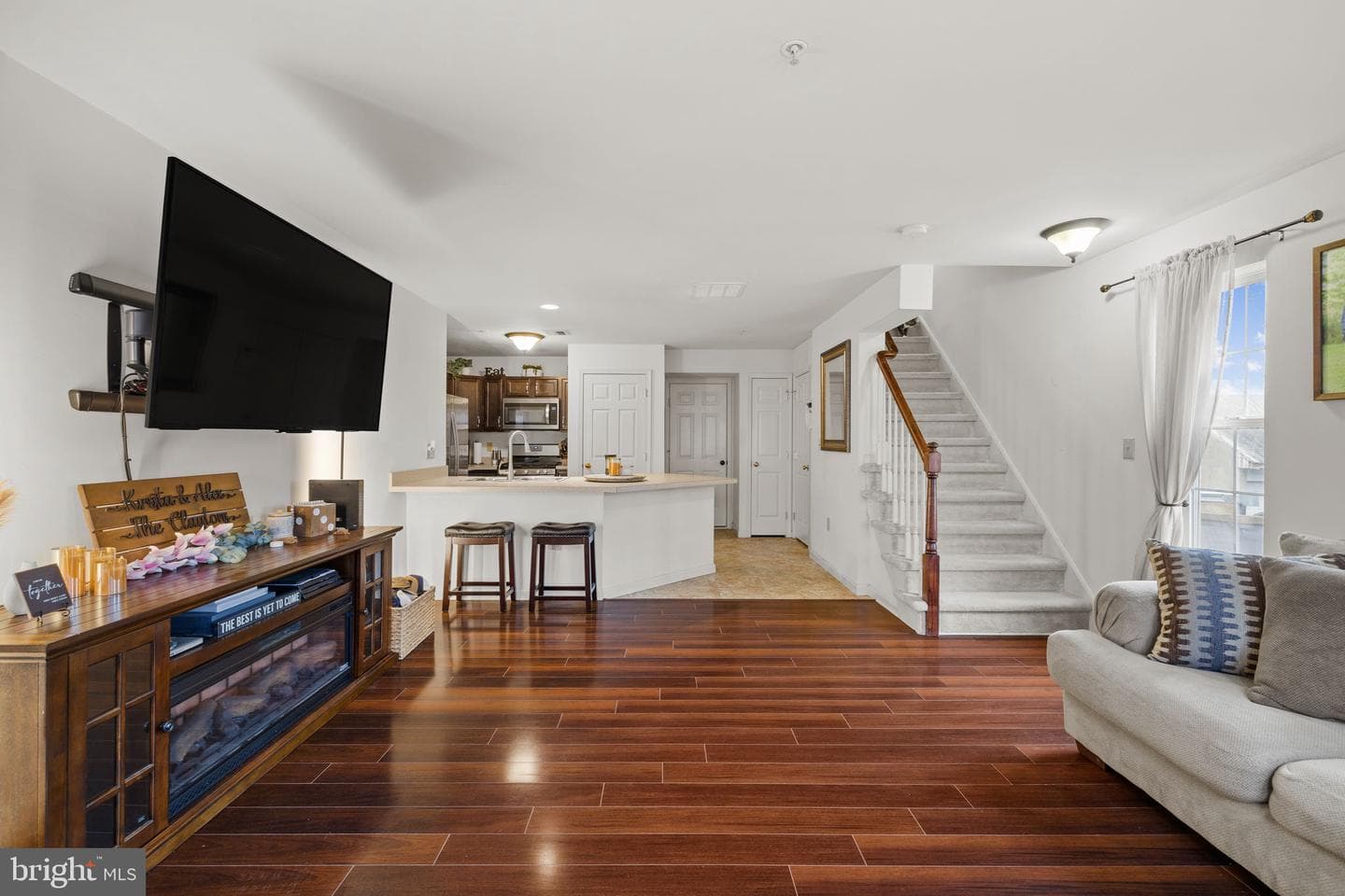 56 N School Lane photo 3
