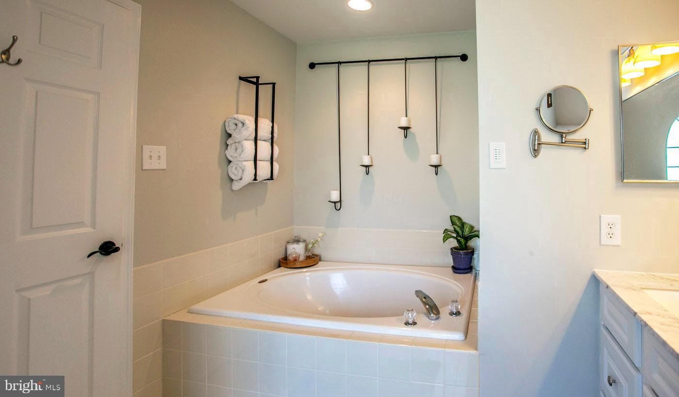 560 Landis Road photo 33