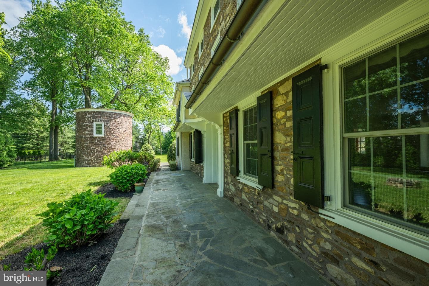 895 Summerset Place photo 13