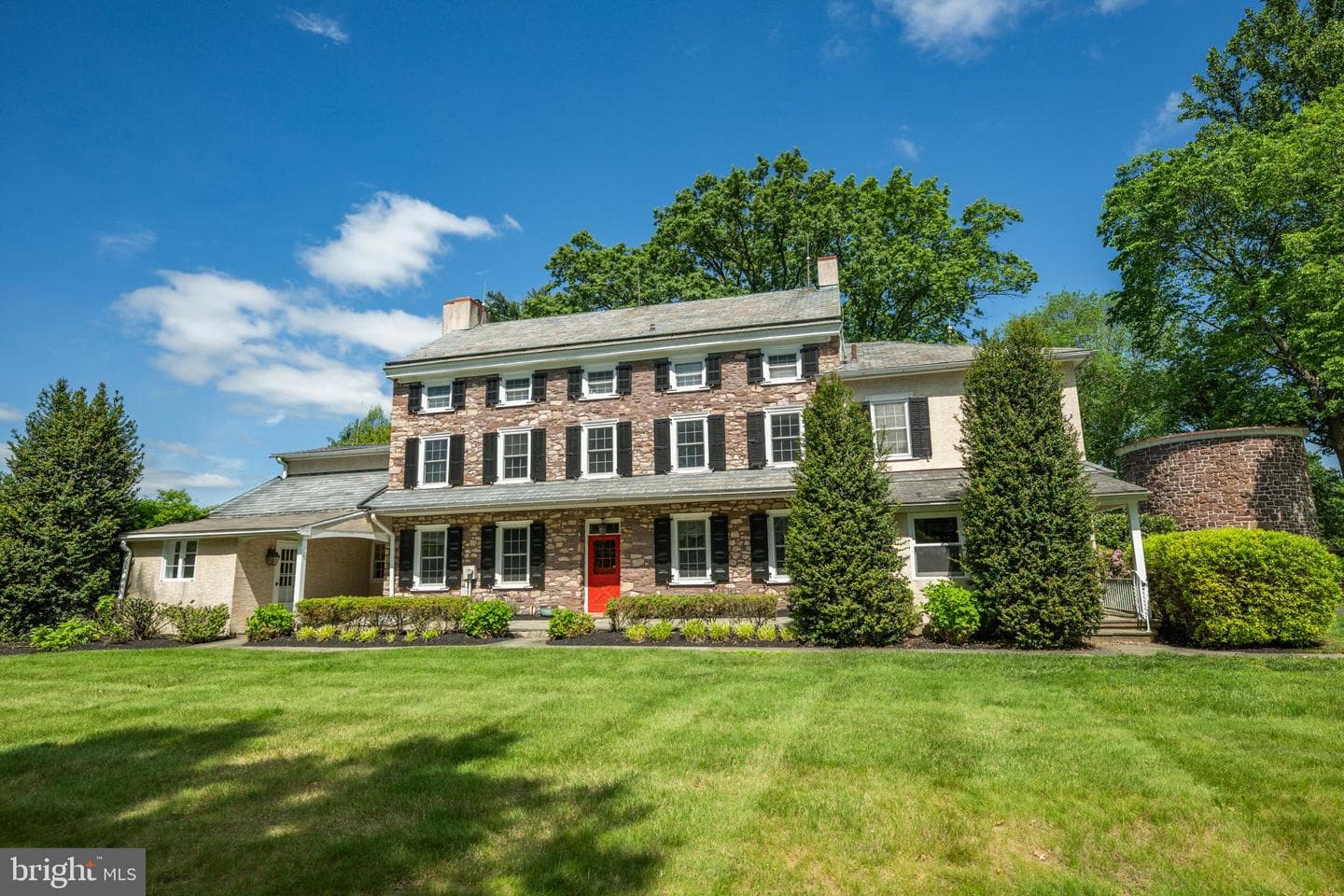 895 Summerset Place photo 2