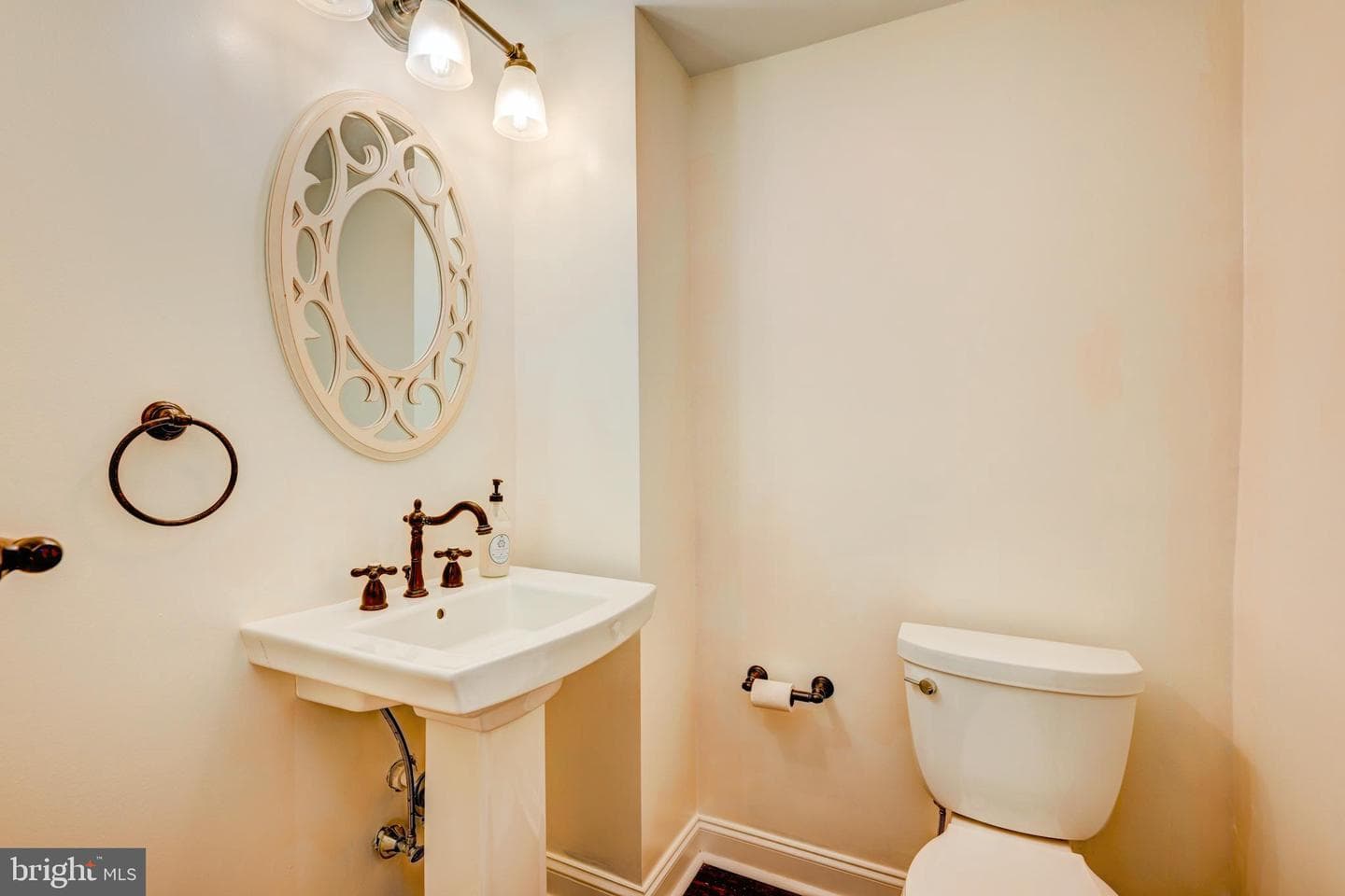 895 Summerset Place photo 28