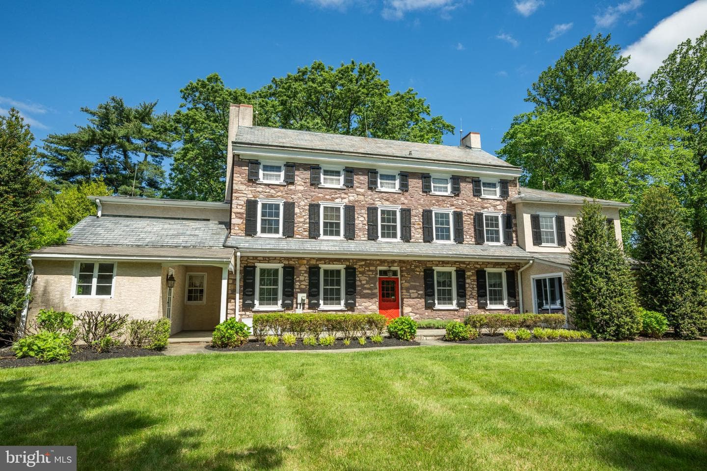 895 Summerset Place photo 3