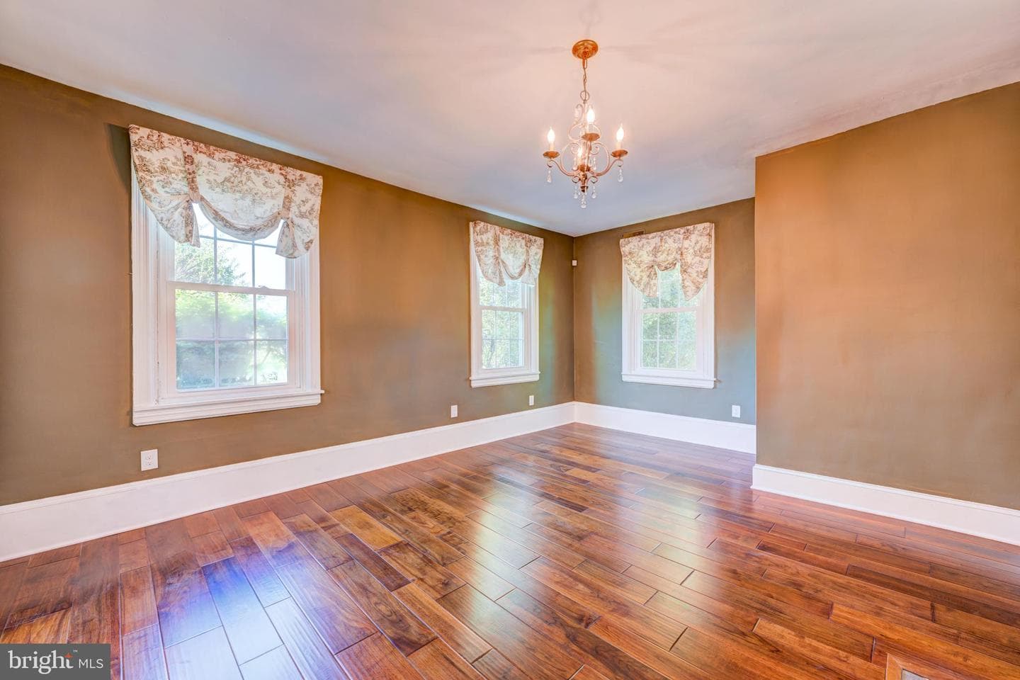 895 Summerset Place photo 41