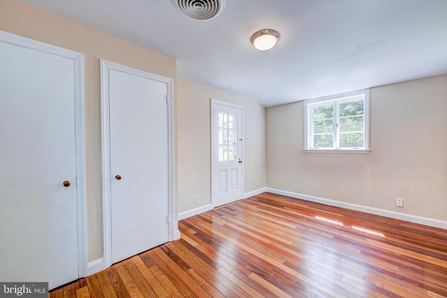 895 Summerset Place photo 42