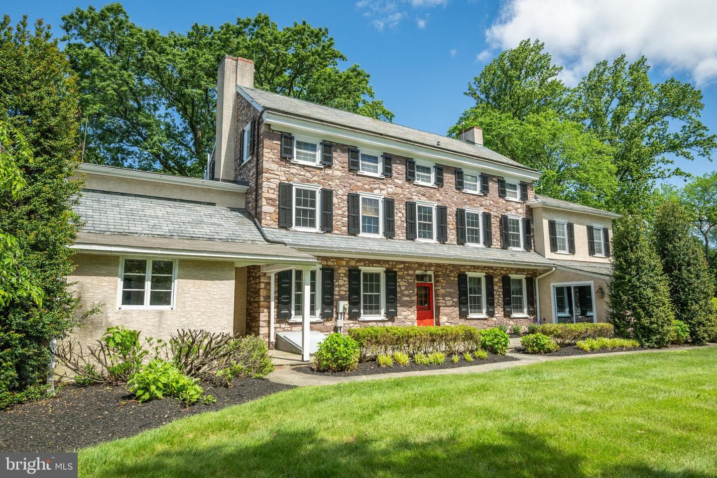 895 Summerset Place photo 5